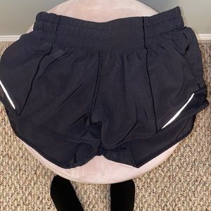 Hotty Hot 2.5 Lululemon shorts